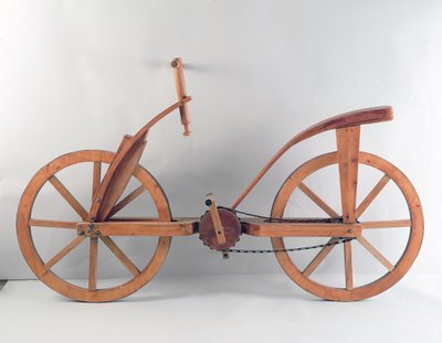 Reconstrucción del diseño de da Vinci para una bicicleta (madera) de Leonardo da Vinci